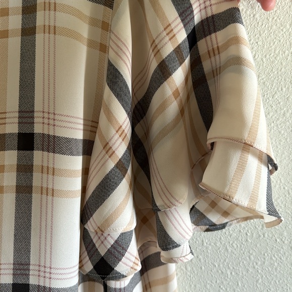 Ann Taylor Blouse with Ruffle Sleeves Size L - Like brand new!! No flaws! - Picture 6 of 12